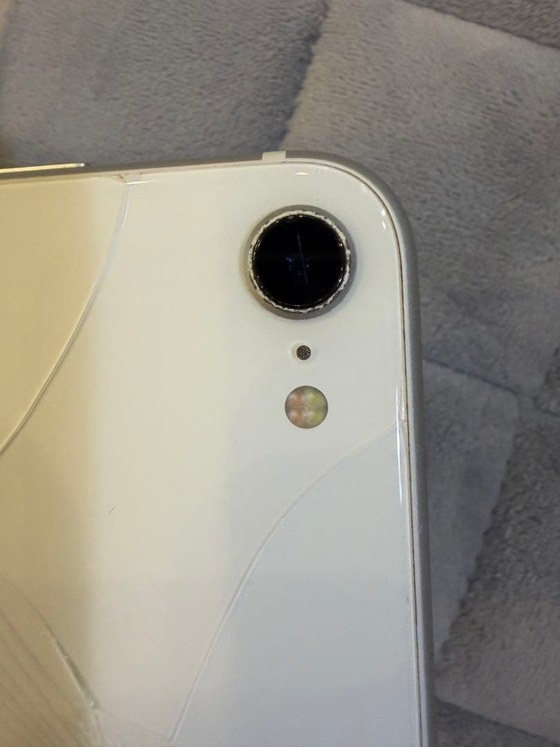 iPhone se2 ホワイト　背面割れ