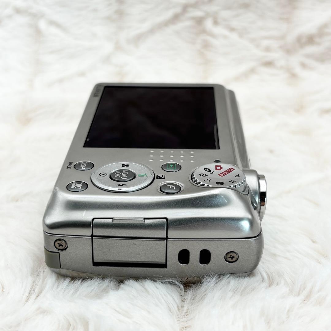 FUJIFILM FinePix F70EXR シルバー