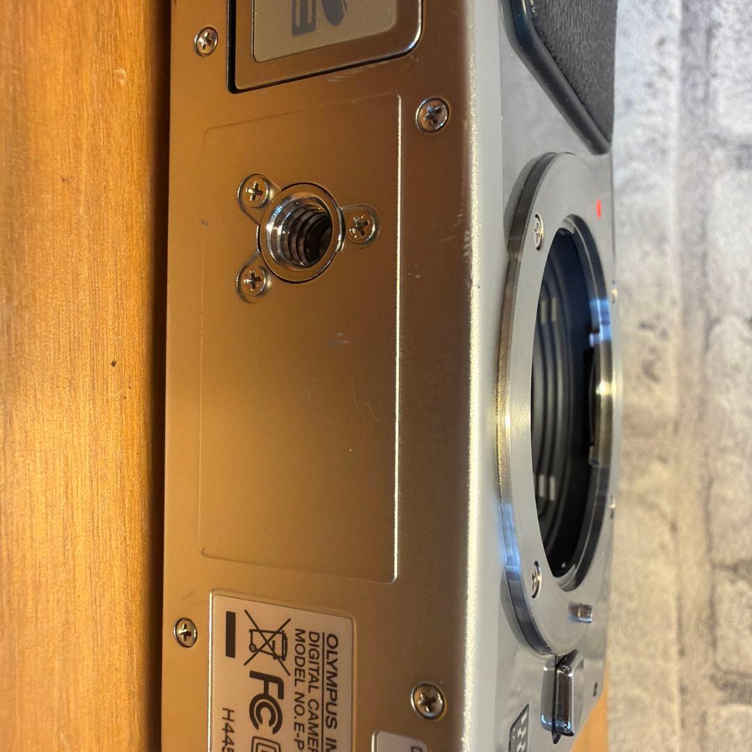 【元箱付OLYMPUS PEN E-P1 ツインレンズキット シルバーフルセット