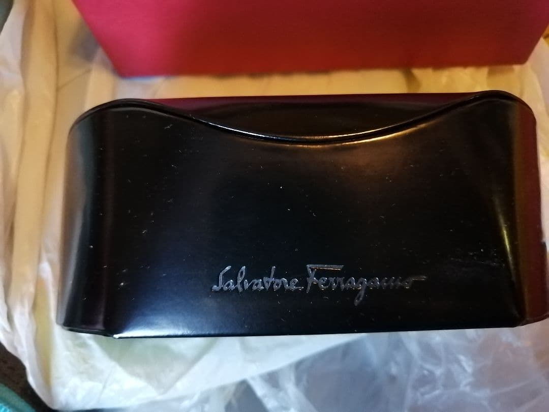 最終値下げ‼️新Salvatore Ferragamoメガネケースブラック