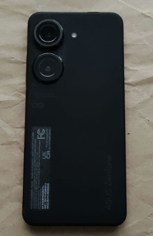 ASUS Zenfone 9 本体