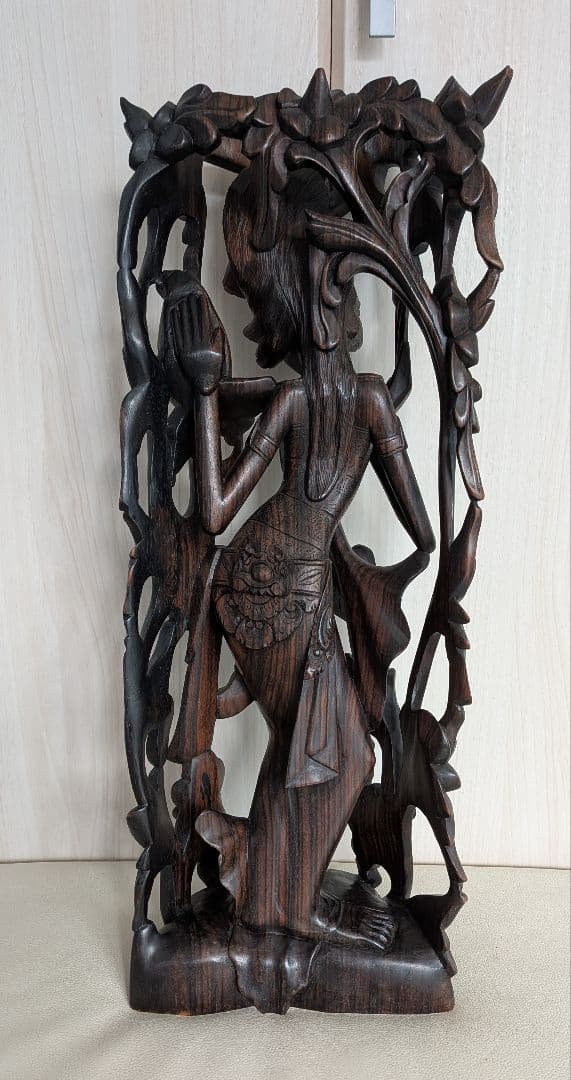 バリ島　細密彫刻　木彫　女神　52cm 一刀彫