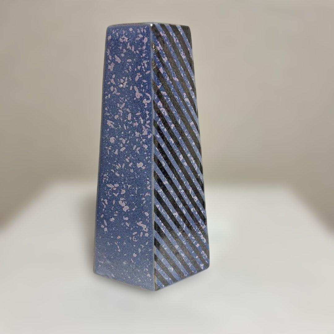 益子焼　作家　瀬戸浩　白結晶釉　六角形花瓶　さくら色×銀ストライプ×青