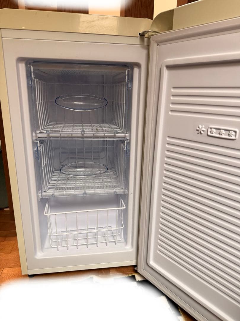 小型冷凍庫　60ℓ レトロ　グランドライン