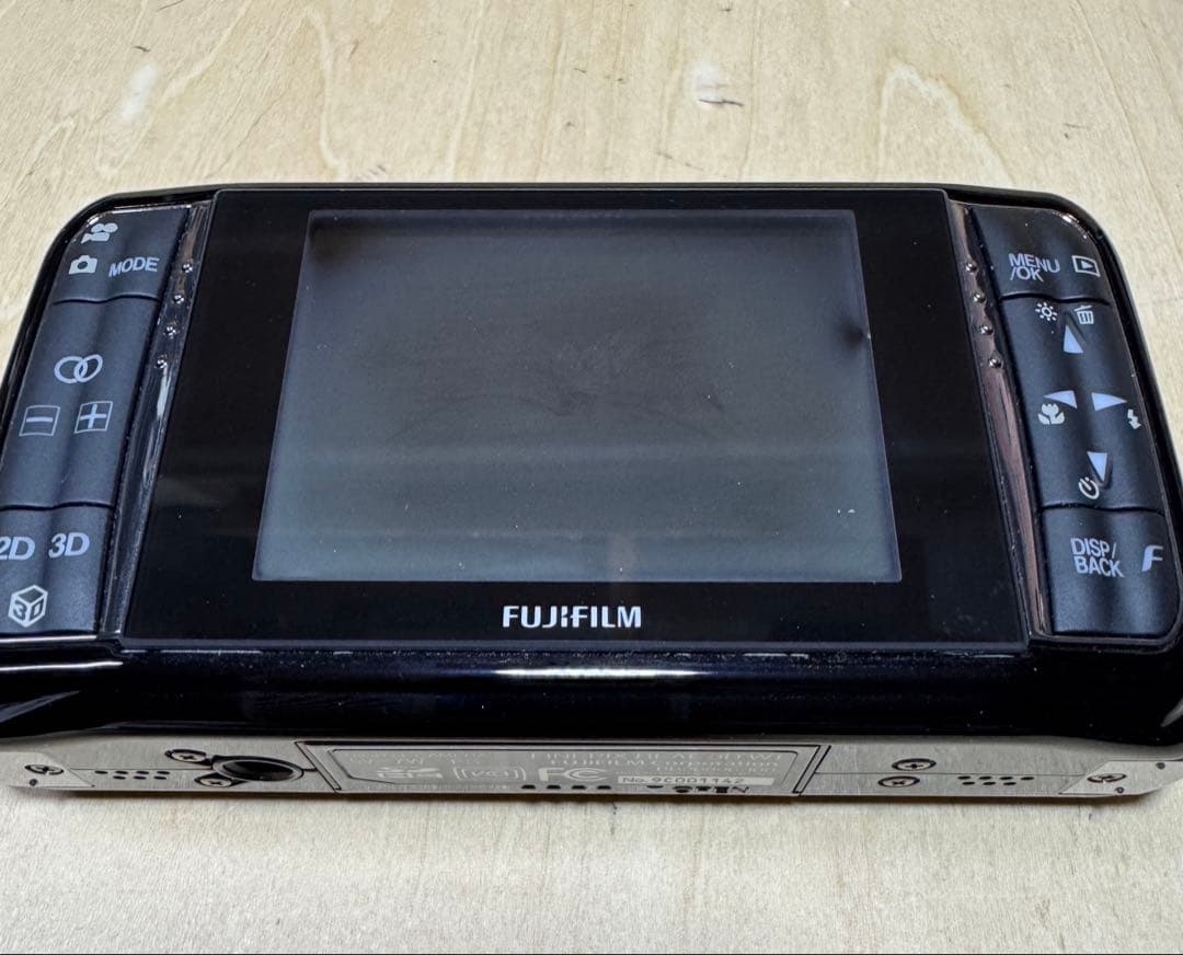 （ジャンク品）FUJIFILM REAL3Dカメラ W1 中古稼働品です