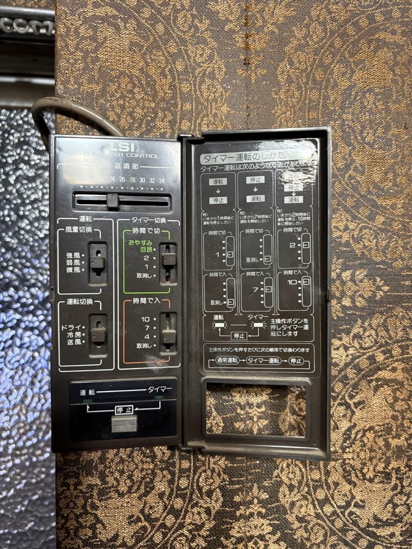 昭和レトロ 木目調 壁掛けエアコン 日立製 ヴィンテージ家電ディスプレイ・撮影用