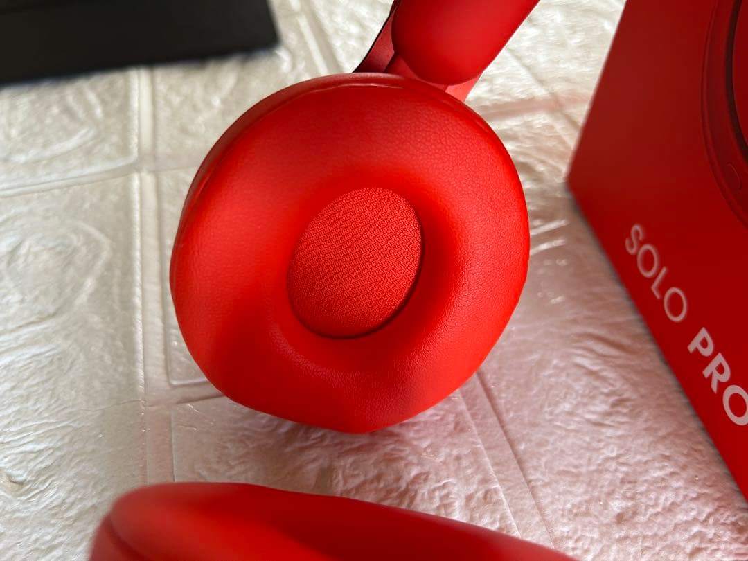Beats SOLO PRO ワイヤレスヘッドホン レッド