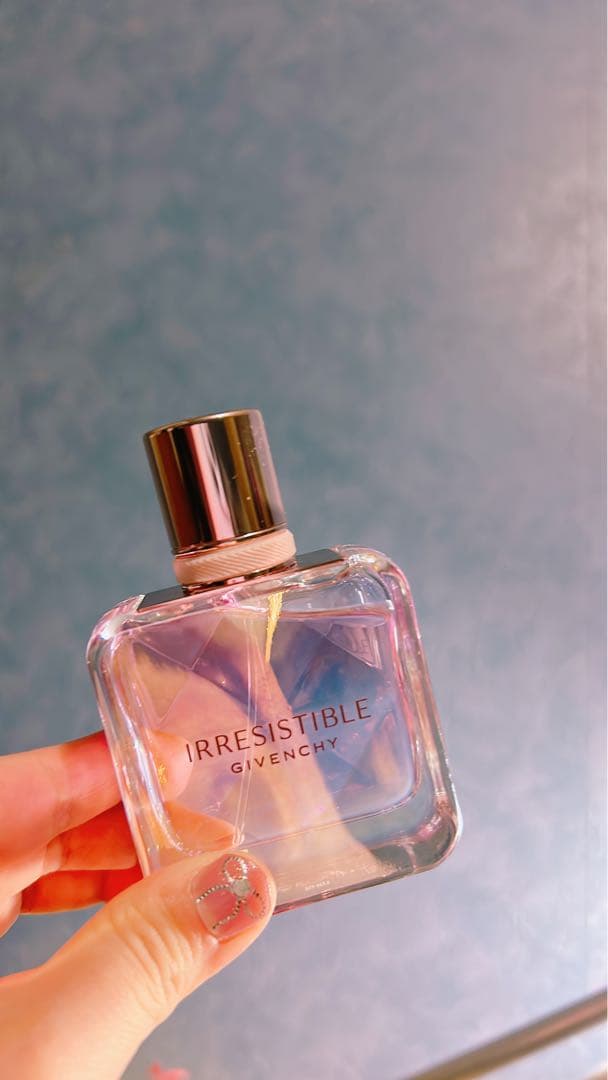 IRRESISTIBLE オーデパルファム　ネクター　35mL 箱付き
