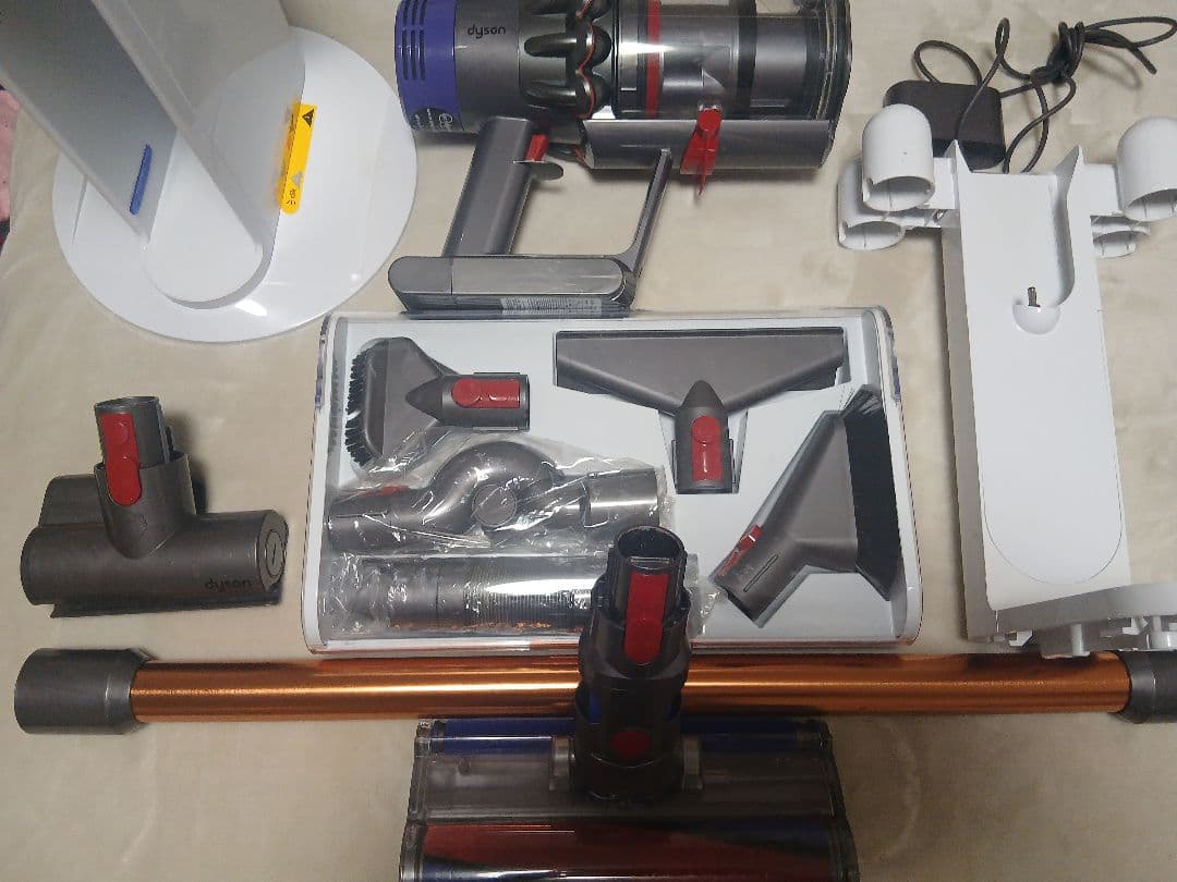 ダイソン V10 SV12 充電ドック付 ソフトローラー 付属品多数