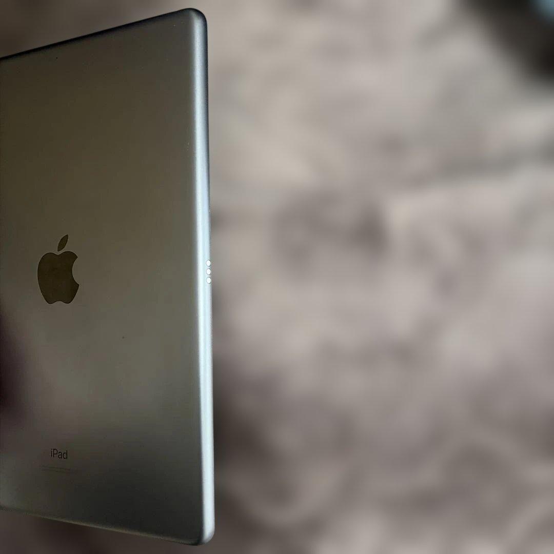 【美品】iPad第9世代 64GB 箱無し ケース・充電器付き フィルムそのまま