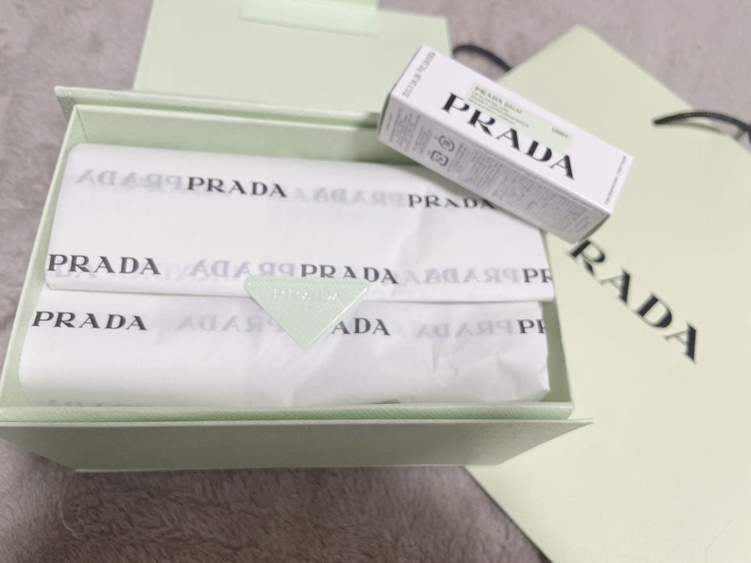 prada プラダビューティー リップバーム BOX ショッパー付き　新品未使用