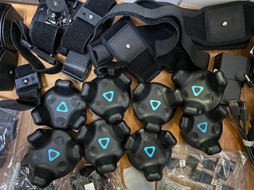 HTC VIVE tracker　2018x8個　ベースステーション2.0x2個