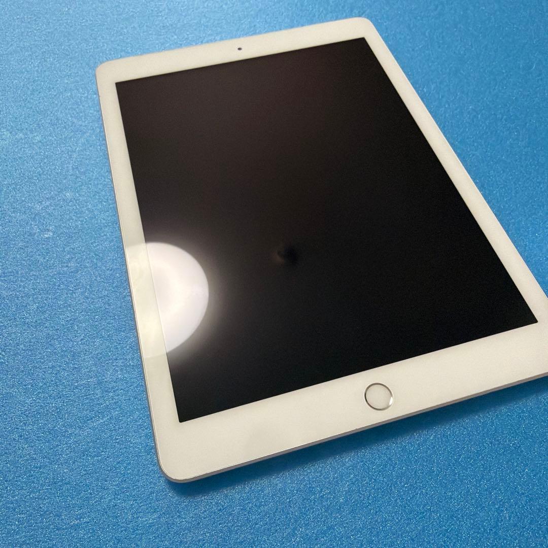 Apple iPad シルバー 第6世代