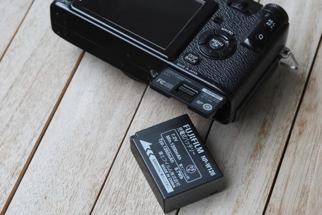 FUJIFILM X-E1 ミラーレスカメラ