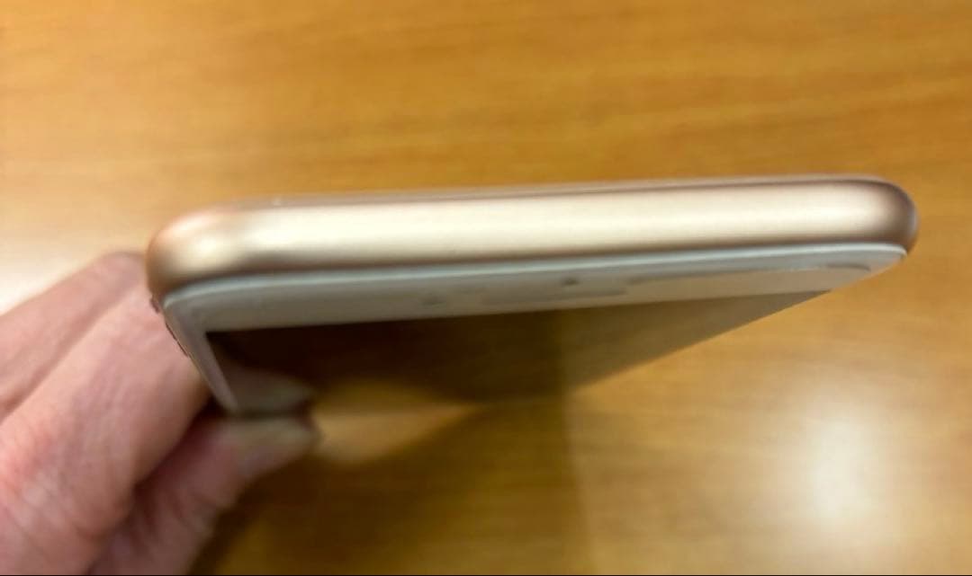 【美品】iPhone8 ゴールド　64GB　【部品取り用ジャンク品】