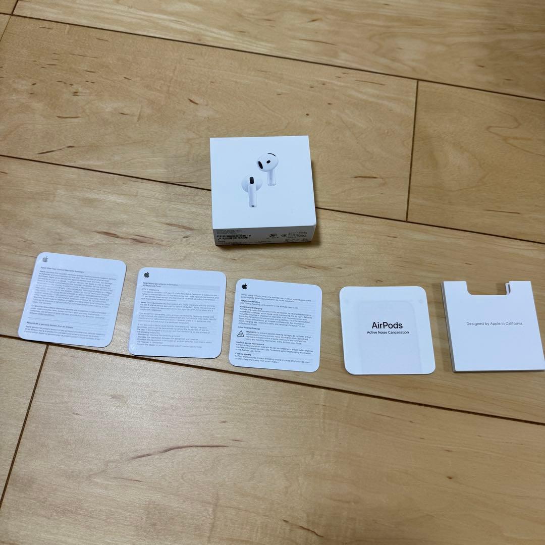 Apple AirPods 4 充電ケースと箱と説明書付き