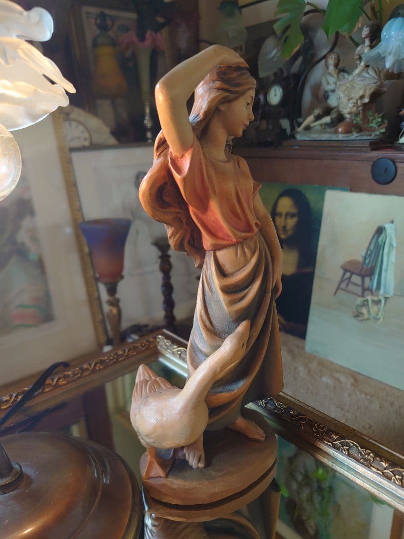 ANRI (アンリ)女の子とアヒル Wood Carving by ANRI