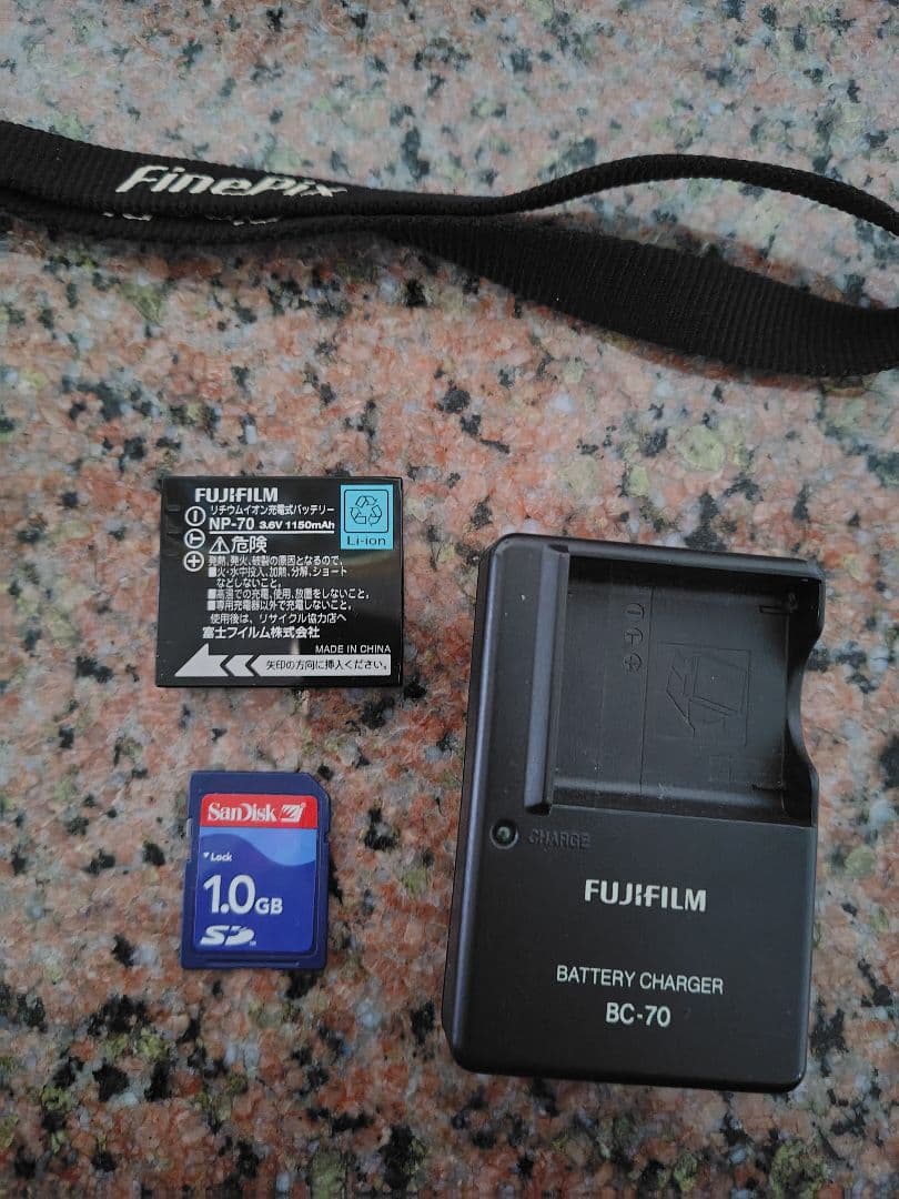 【良品】FUJIFILM FinePix F40fd デジタルカメラ