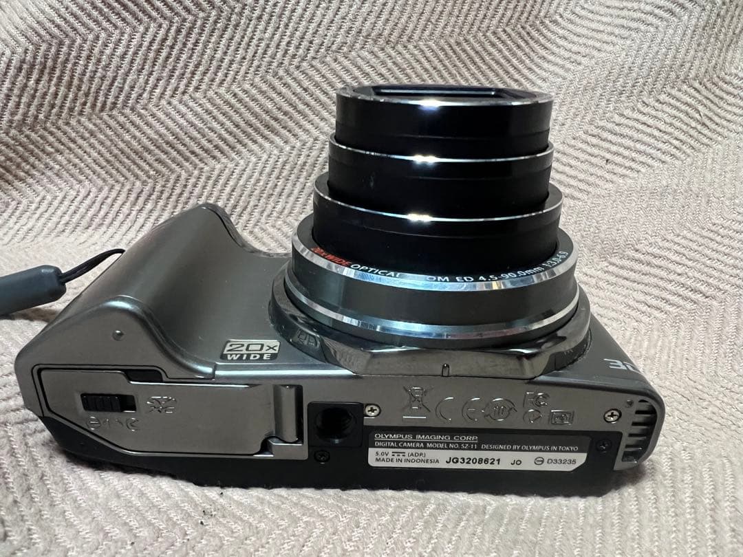 OLYMPUS オリンパス　SZ-11 14メガピクセル　デジタルカメラ