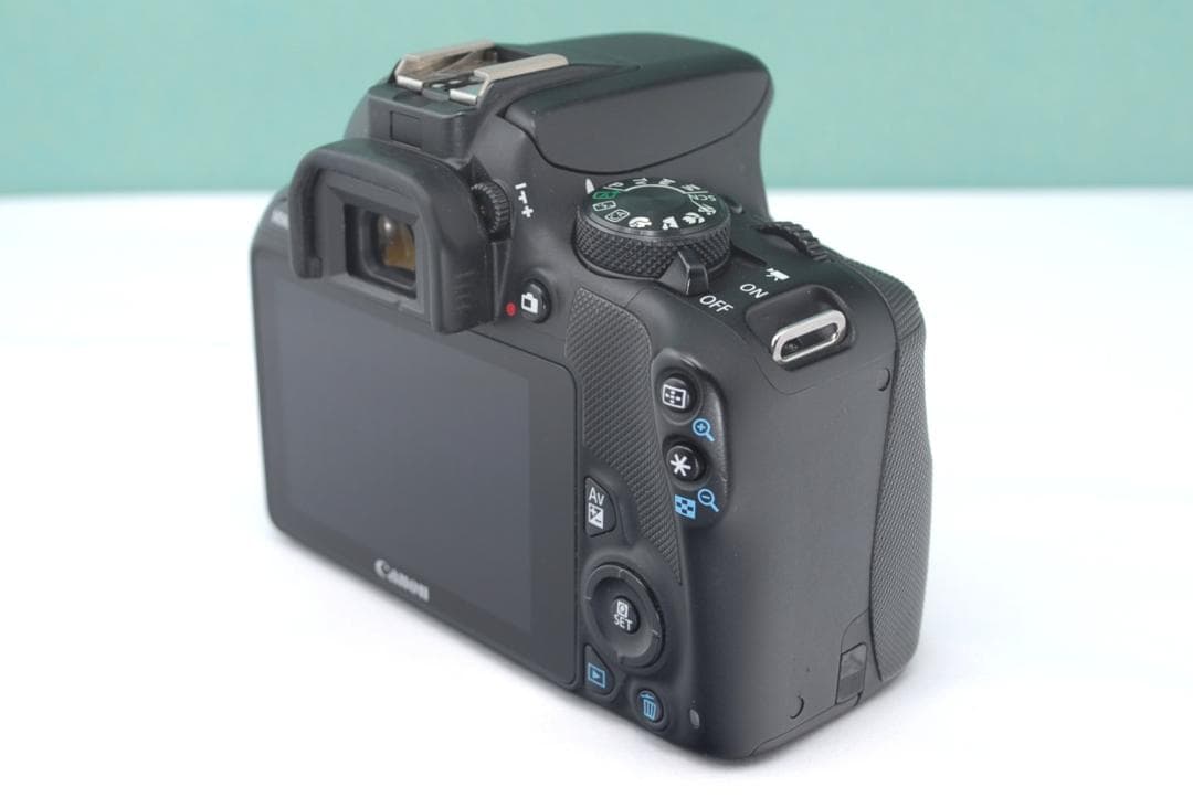 ☘️カメラデビューに✨️ Canon Kiss X7 一眼レフ 手ぶれ補正レンズ