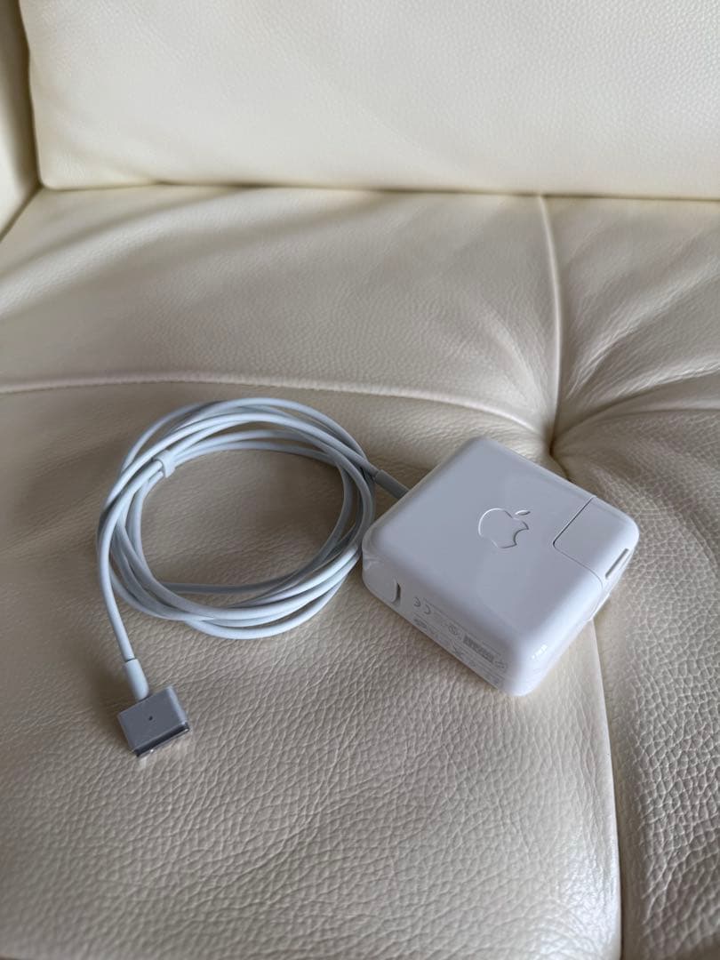 m*i様 MacBook Air 11インチ / 初期化済 / 充電器あり