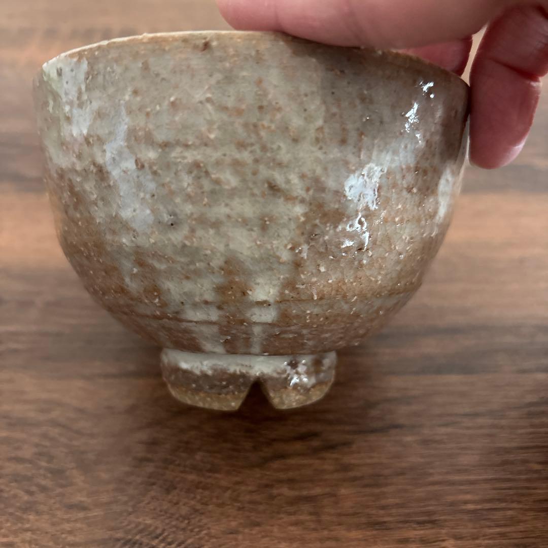 ベージュ 陶器製 丸型茶碗 三本足２個セット