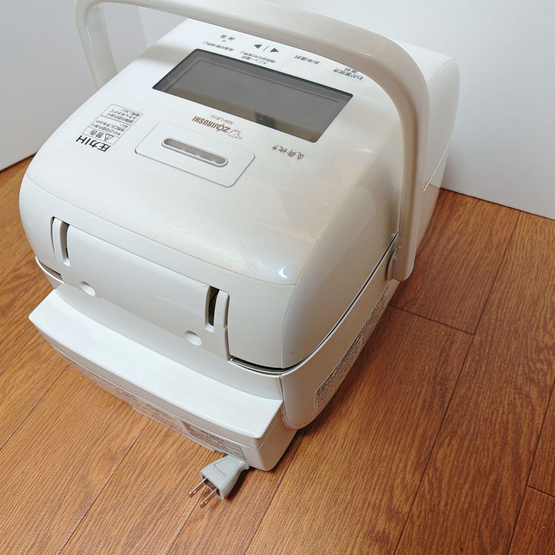 象印ZOJIRUSHI 圧力IH炊飯ジャー(5.5合炎舞炊き)絹白NW-LB10