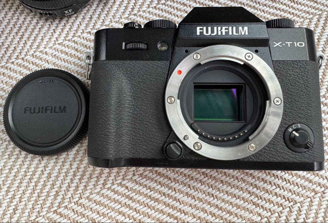Fujifilm X-T10 ミラーレスカメラ 本体とレンズ付き
