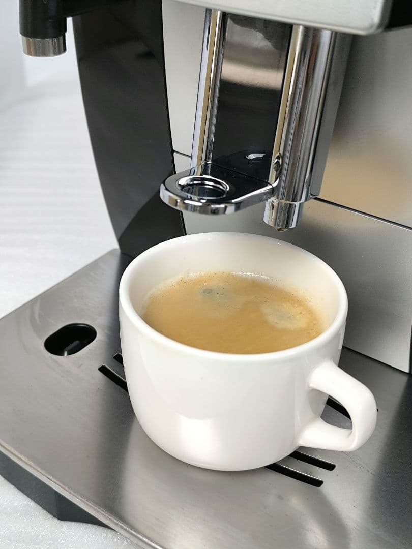 デロンギ　マグニフィカSカプチーノ　全自動コーヒーマシン　1　ECAM23260