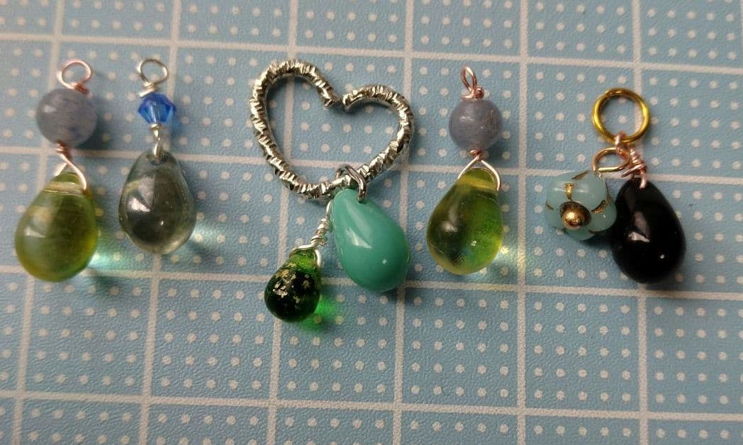 チェコビーズのひと粒チャーム　ハンドメイドアクセサリーパーツ