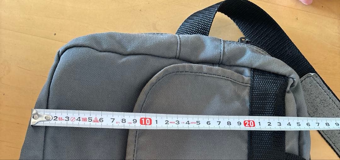 Tough Traveler中型ショルダーバッグ グレー