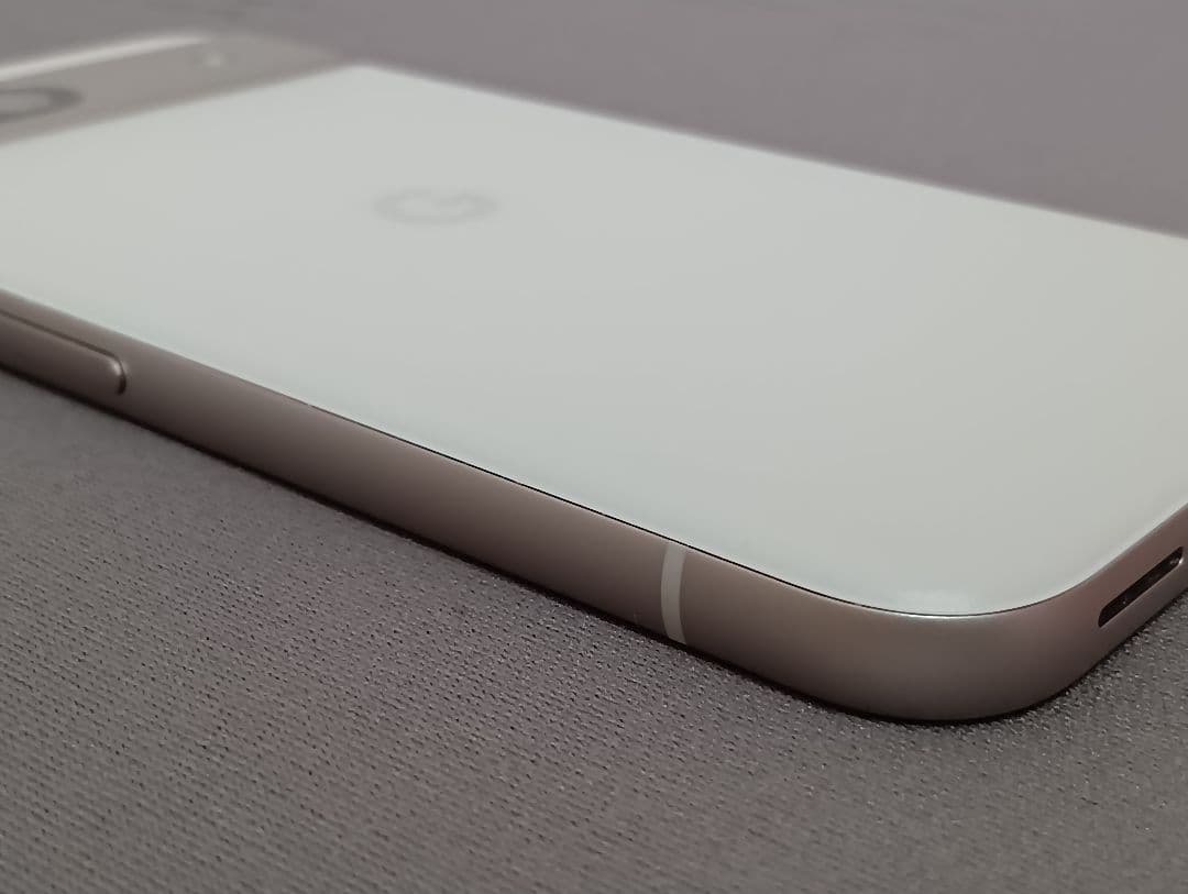 Google Pixel8a　（白）SIMフリー 画面割れあり　美品