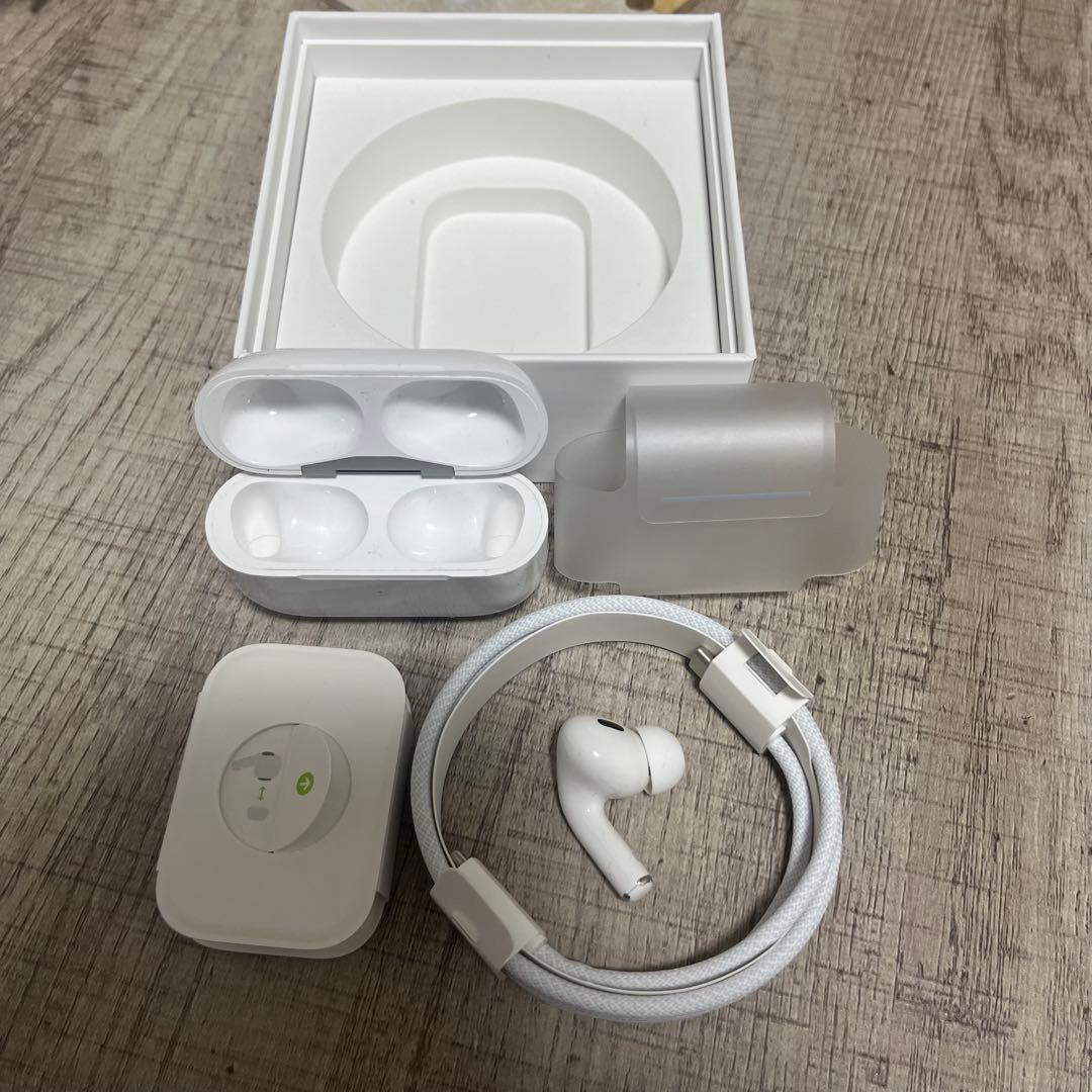 Apple AirPods Pro 第2世代　 ケースと左耳
