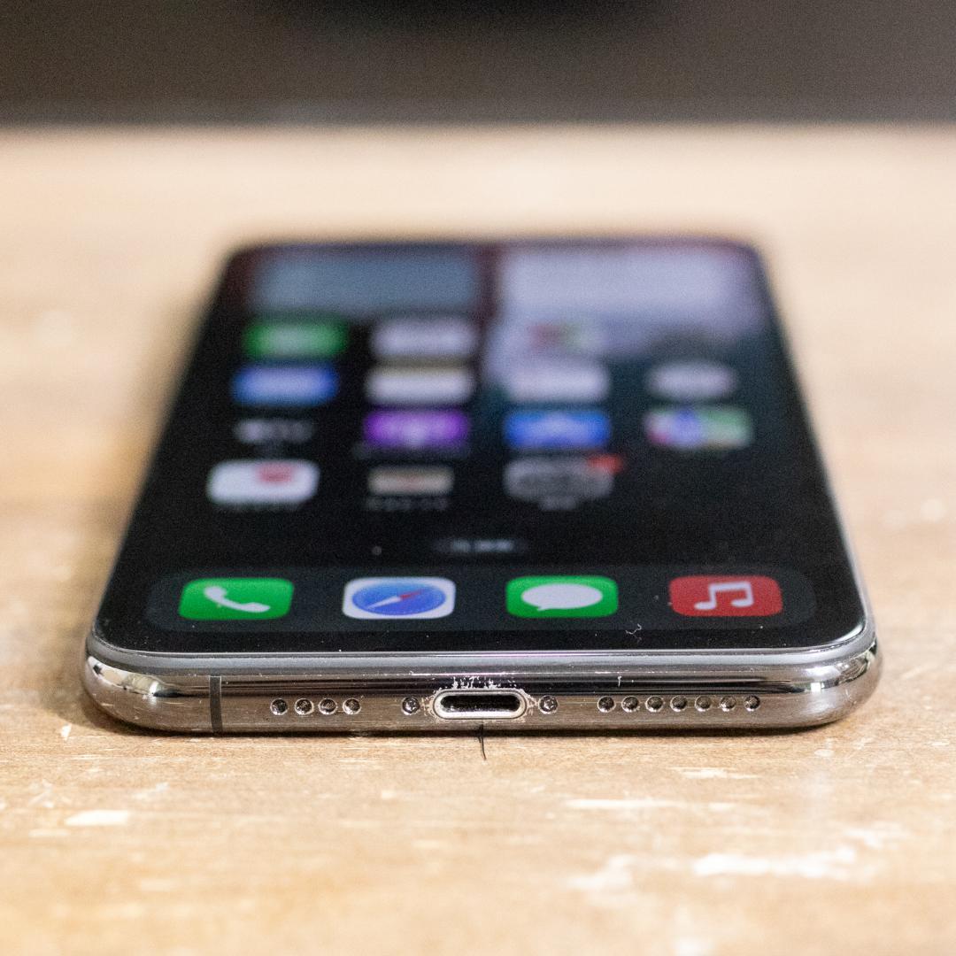 Apple iPhone XS MAX スペースグレイ