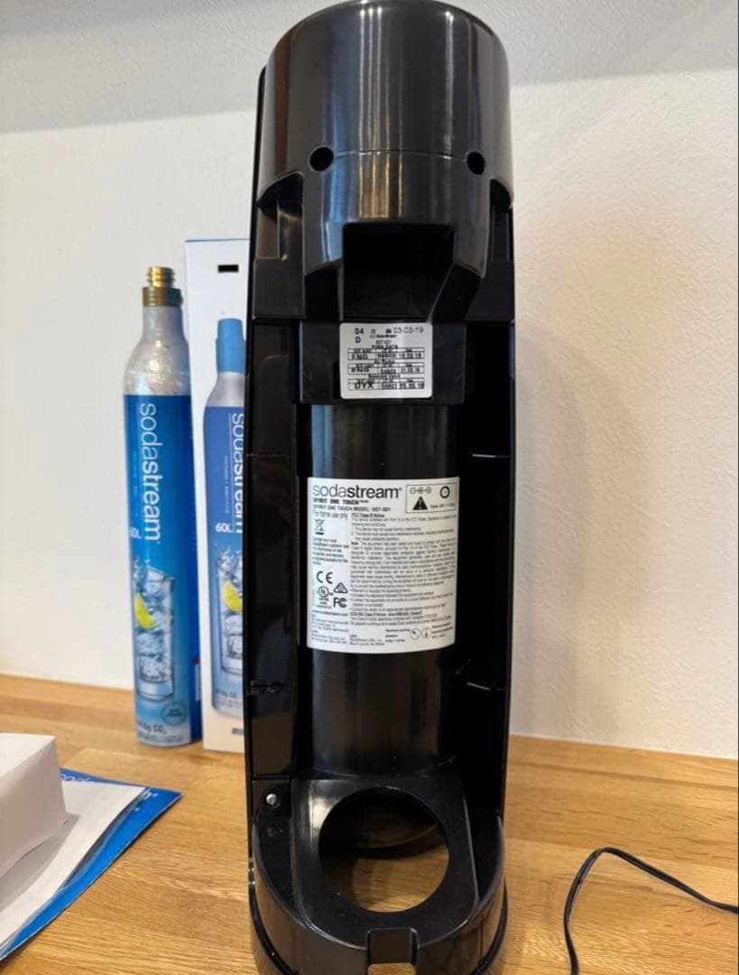 sodastream 炭酸水メーカー ブラック 本体　ガスシリンダー