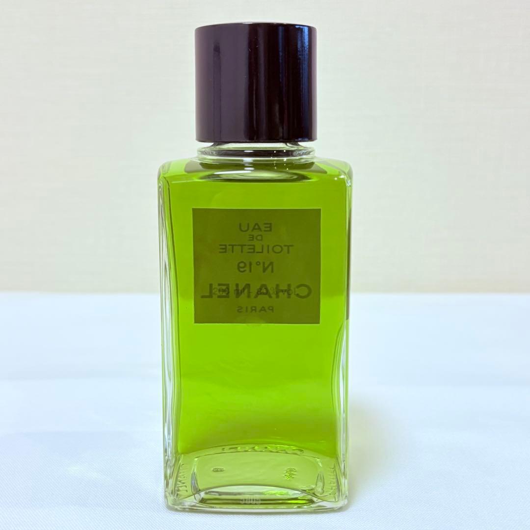 希少　新品未使用　シャネル N°19 オードトワレ　香水　200ml 大瓶