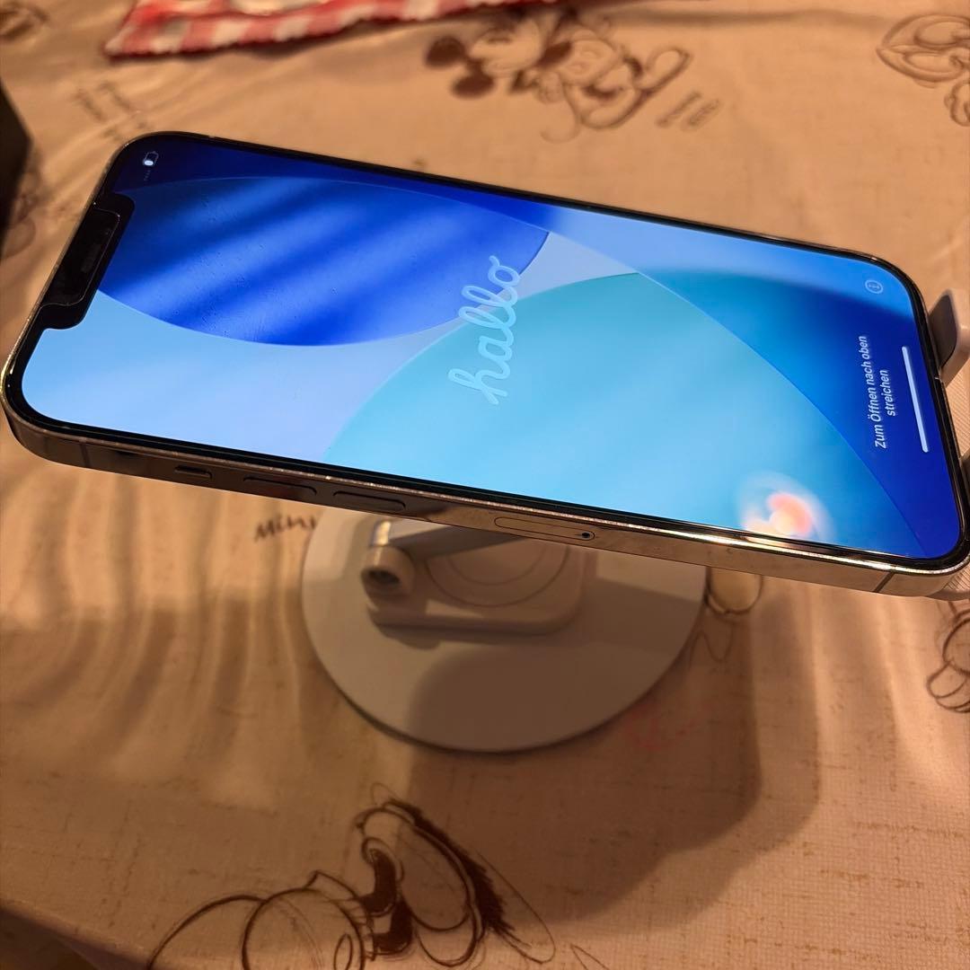 夢*様 Apple iPhone 12 Promax SIMフリー　ホワイト 本