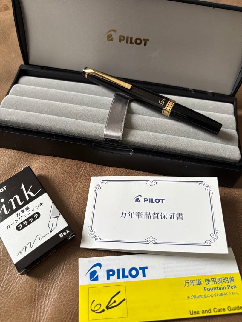 PILOT 万年筆 黒 金メッキペン先