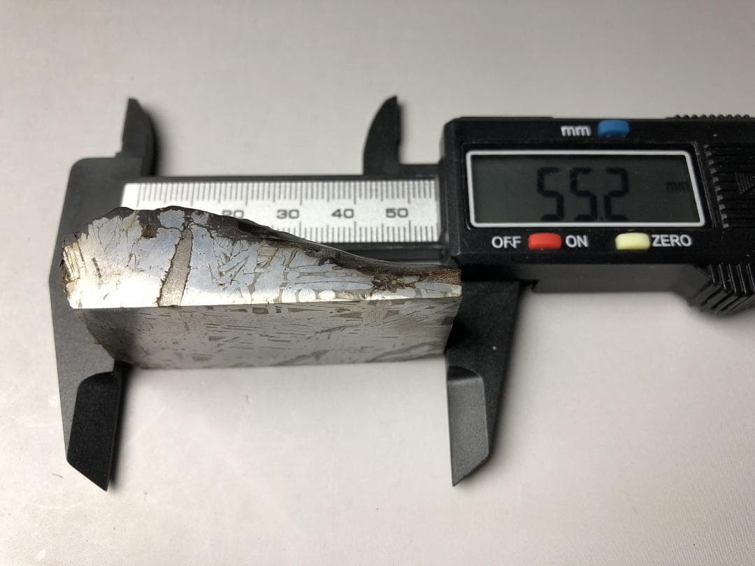 L*C様 アルタイ隕石 鉄隕石　外皮付き隕石　エンドカット　原石　重さ約131ｇ