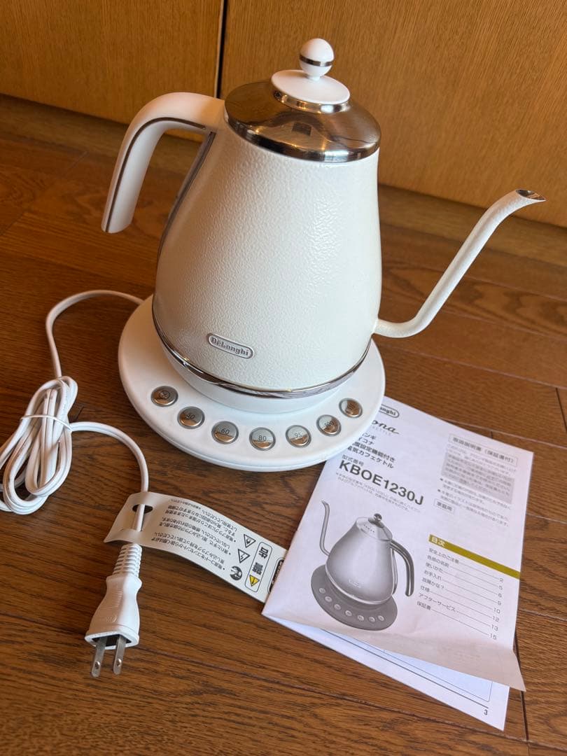 DeLonghi KBOE1230J ホワイト電気ケトル