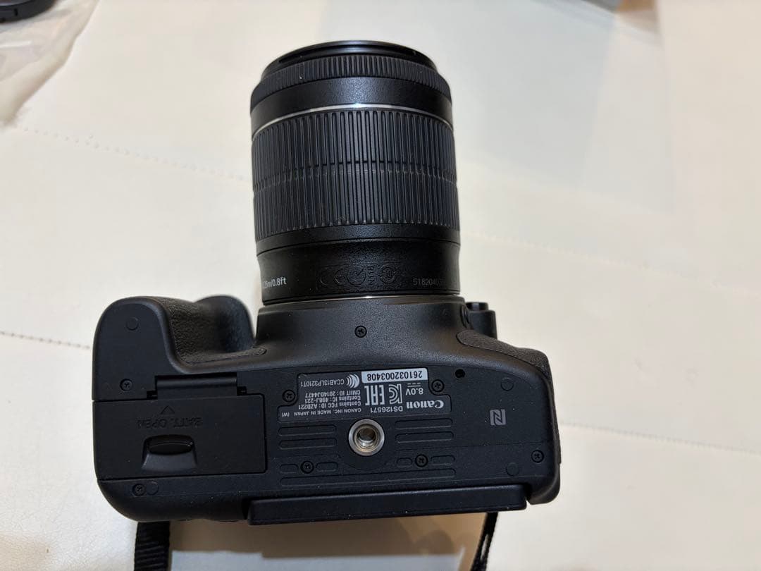 【m】美品Canon EOS Kiss X8iデジタル一眼レフキット