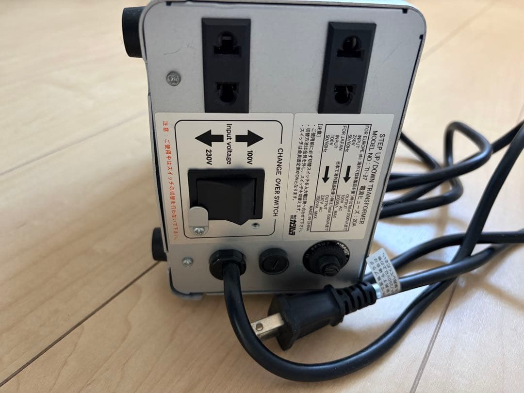 カシムラ ステップアップ・ダウン変圧器 2000W 220V