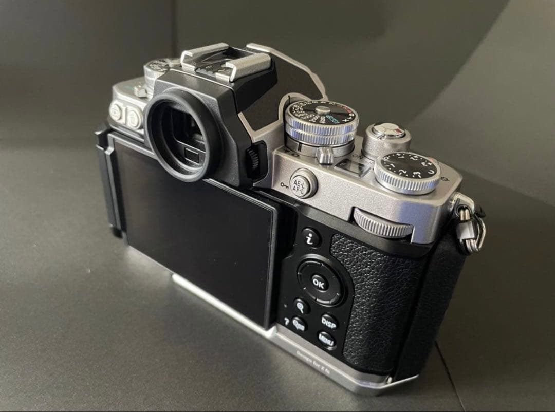 ま*ん様 値下げ中　Nikon Z fc ミラーレス一眼カメラ