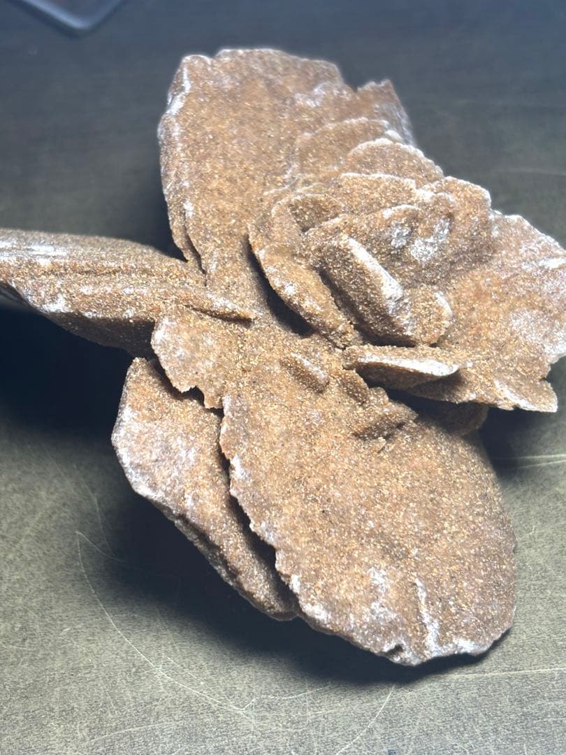 砂漠のバラ　デザートローズ　置物（新品未使用）大きめ　花の形　サハラ砂漠