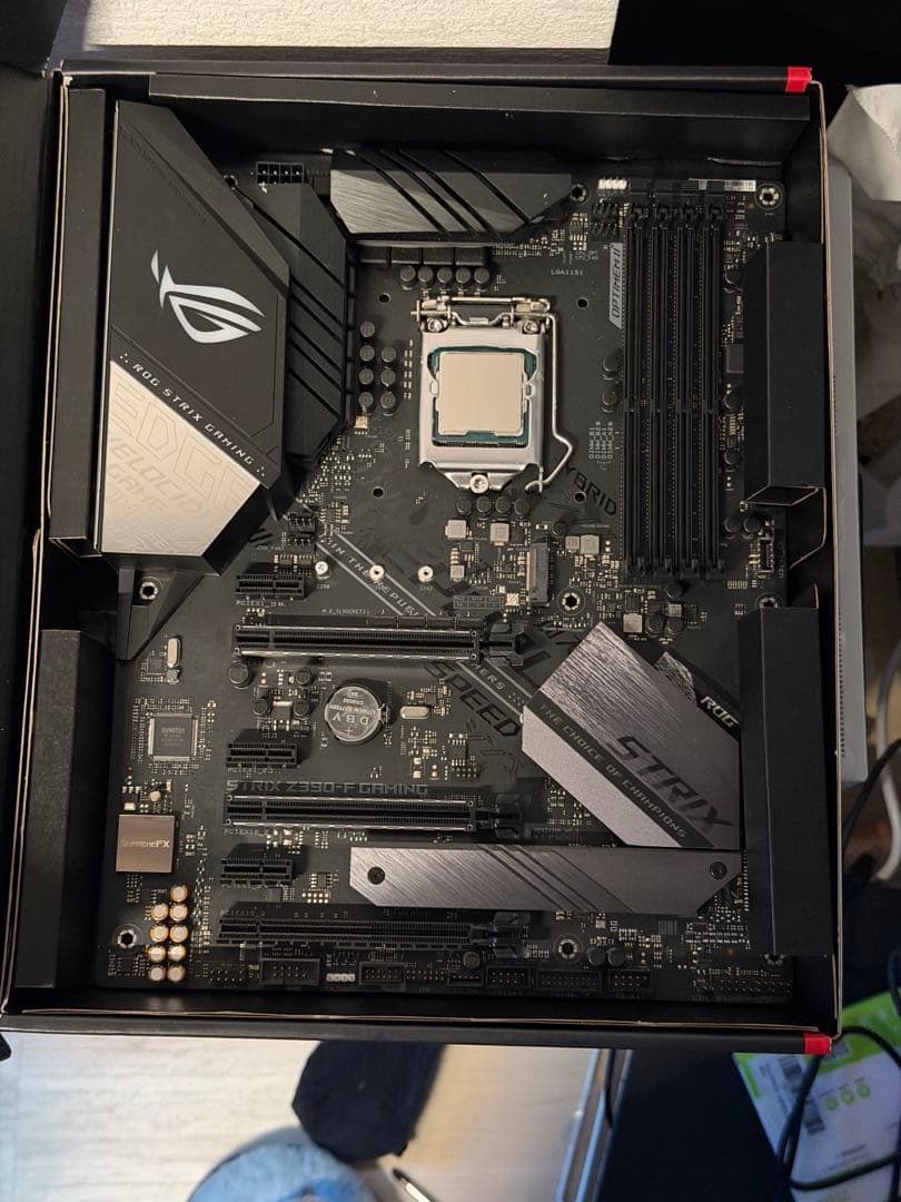 ROG STRIX Z390-F GAMING マザーボード➕i7 9700KF