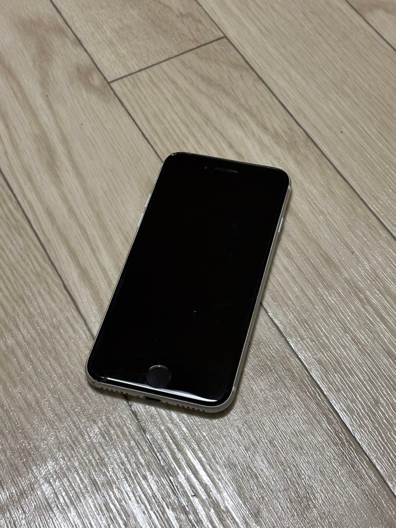iPhone SE 第二世代　ホワイト 本体 バッテリー修理済み 画面割れ