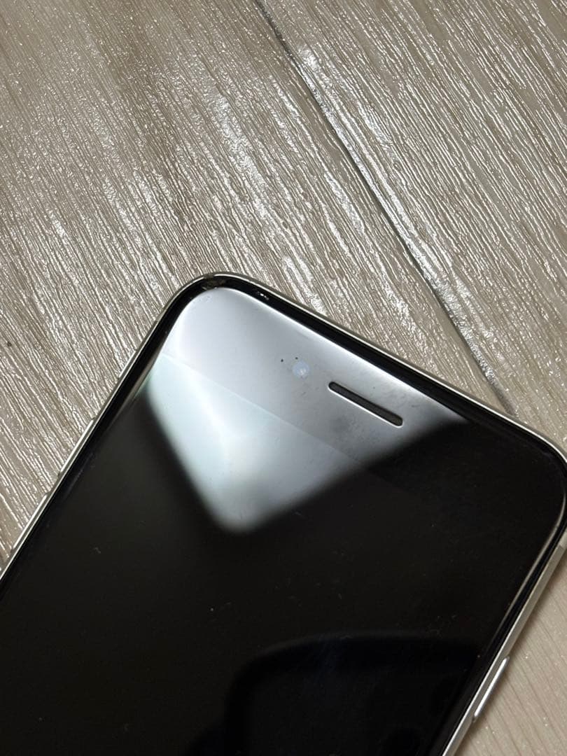 iPhone SE 第二世代　ホワイト 本体 バッテリー修理済み 画面割れ