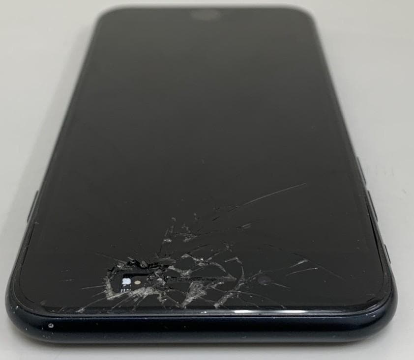 iphoneSE3 第3世代　64GB　スターライト　画面割れ