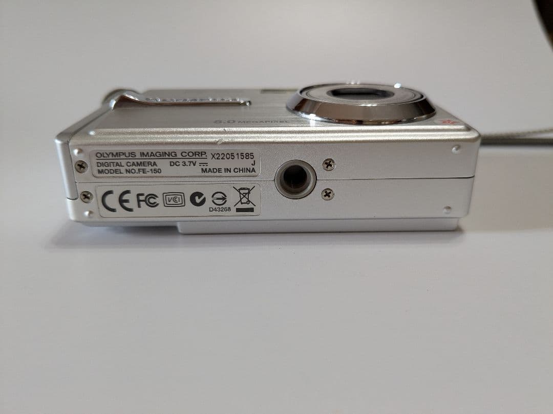 【動作品】エモい写真に！OLYMPUS FE-150 オールドコンデジ シルバー