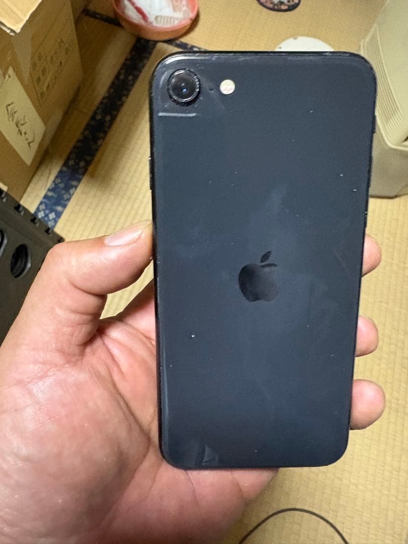 m*ス様 iPhone SE 第二世代　64G